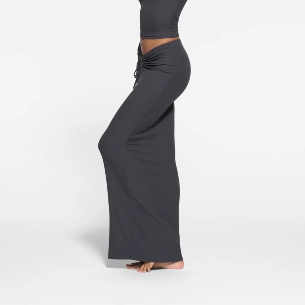 Skims Soft Lounge Ruched-front Long Skirt In Graphite - Picture 3 of 13
